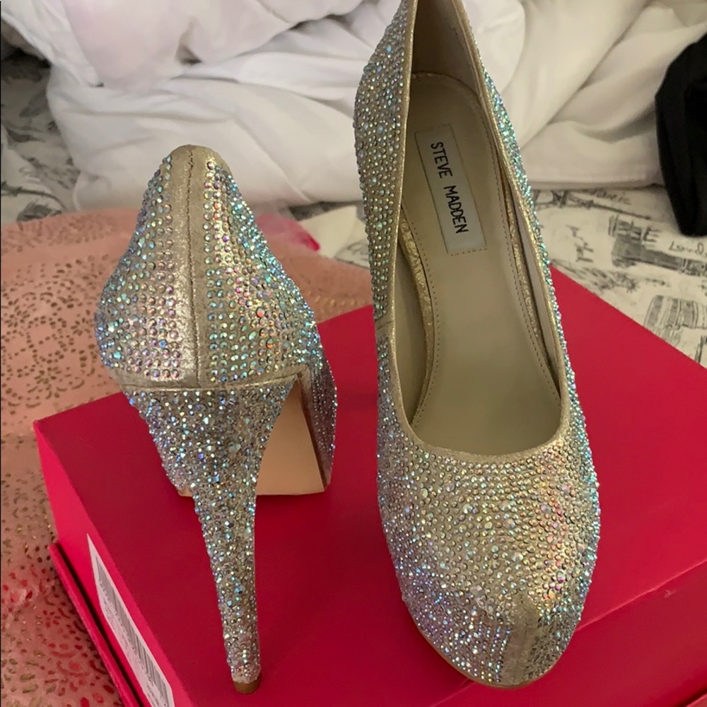 Spicy sparkling pumps